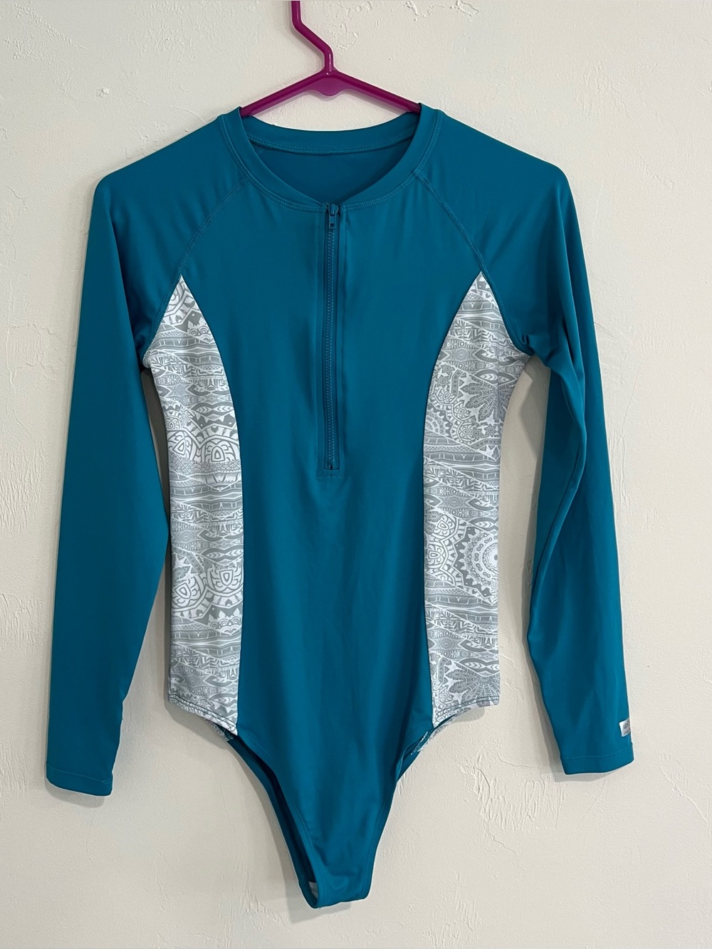 Swim Rash Guard Tribal Teal turquoise Size Small Womens Beach Surf Ocean